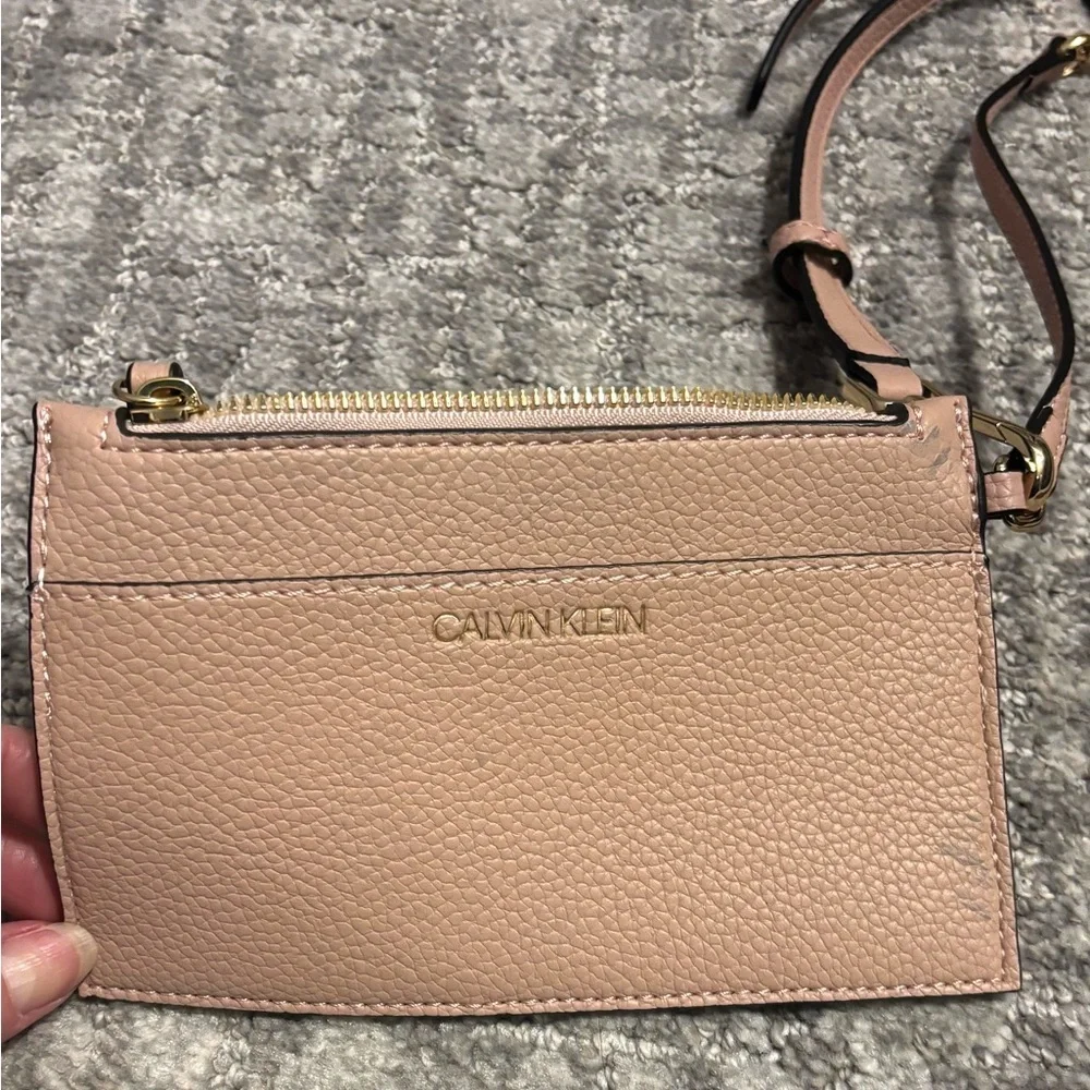 Calvin Klein Pebbled Leather Crossbody Zippered Wristlet Pouch - Picture 4 of 6